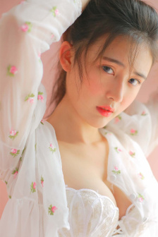 男生手握18㎝大雕图片