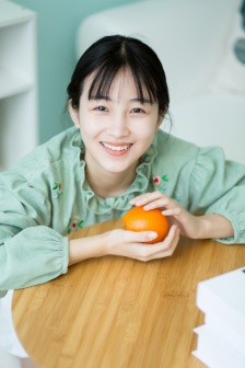 日本吃奶摸下激情免费视频